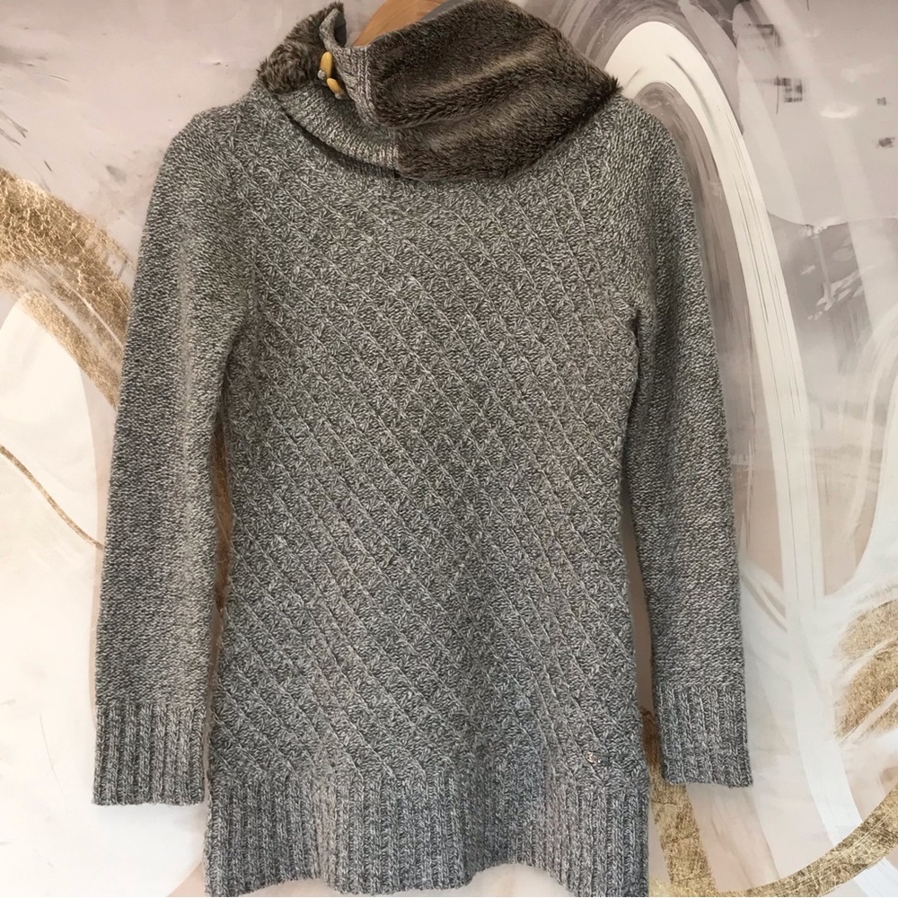 POINT ZERO | Faux-Fur Detachable Collared Grey Sweater Size Medium